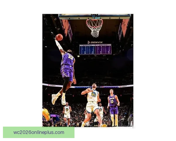 詹姆斯复出助湖人逆转比赛 库里连砍三双引领勇士连胜